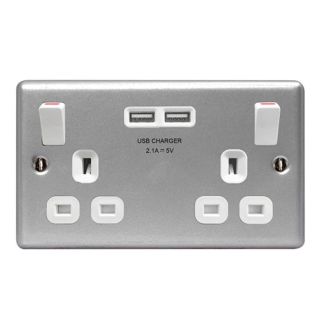 MC522U3-01 MWTAL CLAD DOUBLE SWITCHED 13A POWER SOCKET WITH USB CHARGE