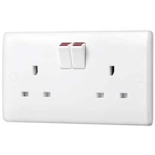 822-01 White Nexus Moulded Double Switched 13A Power Socket